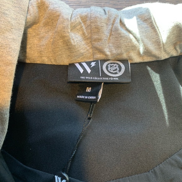 Boston Bruins Women's Black Blazer with Logo - Picture 7 of 14